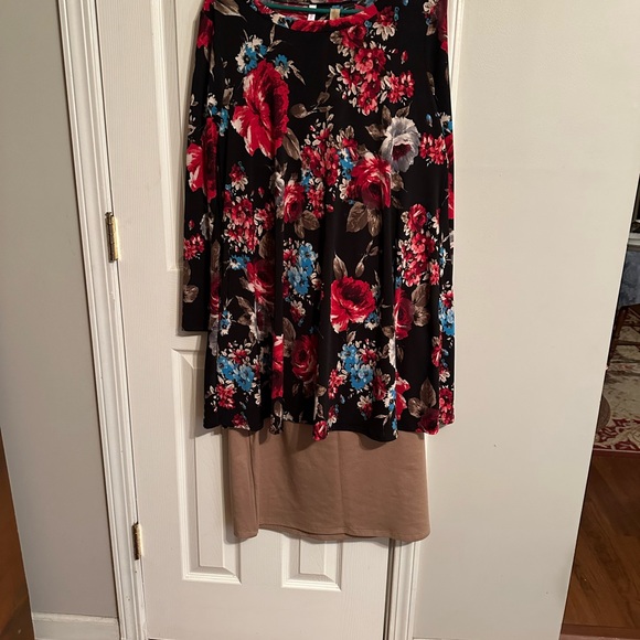 Moon Collection Dresses & Skirts - Modest Moon Collection Black and Red Floral Skirt Set